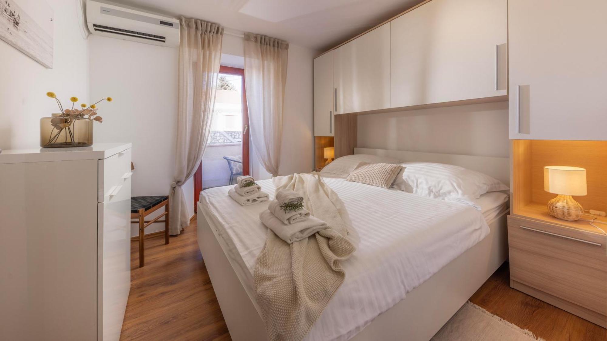 Apartment Mirjana New Mali Losinj Exterior photo