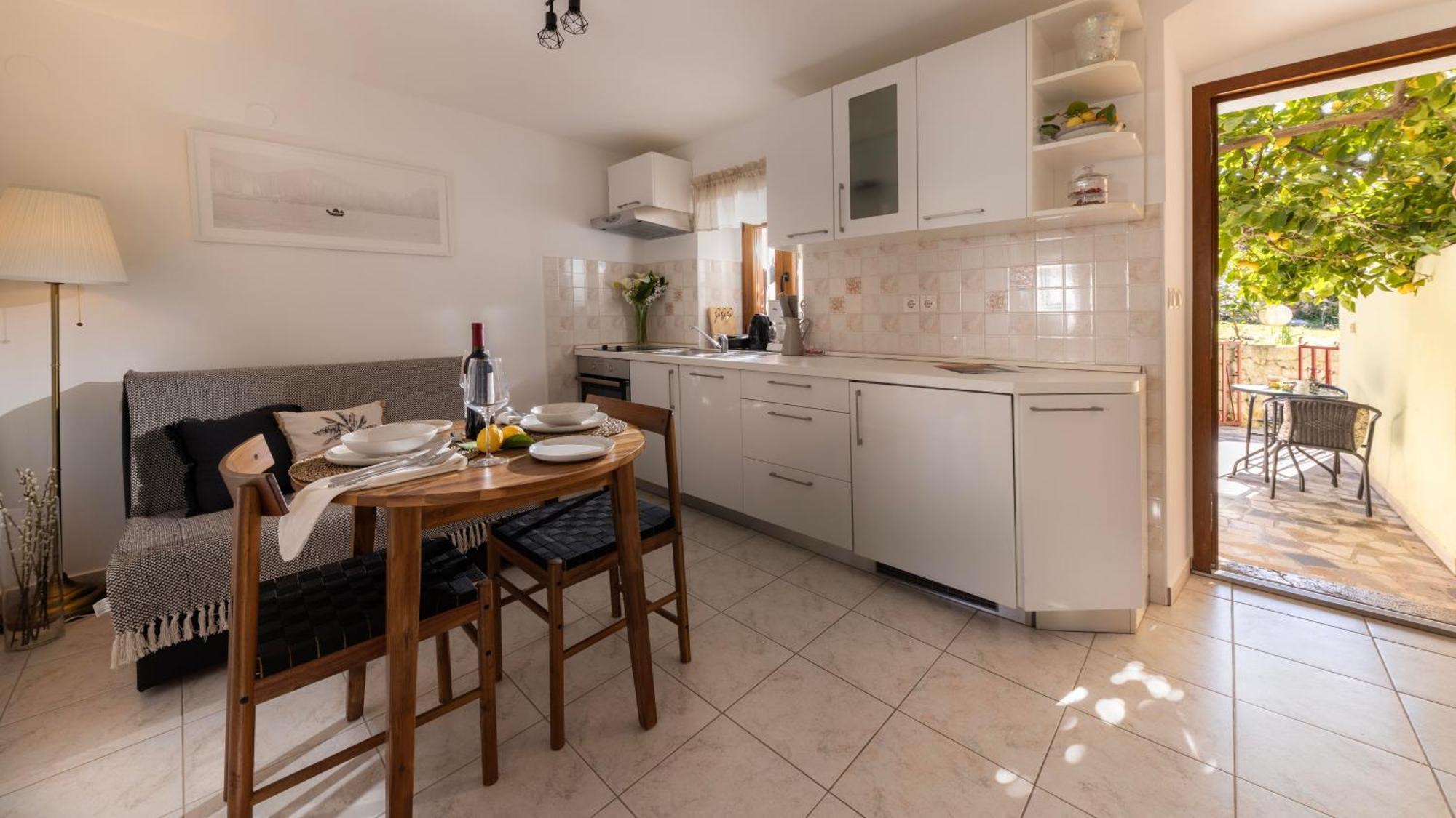 Apartment Mirjana New Mali Losinj Exterior photo
